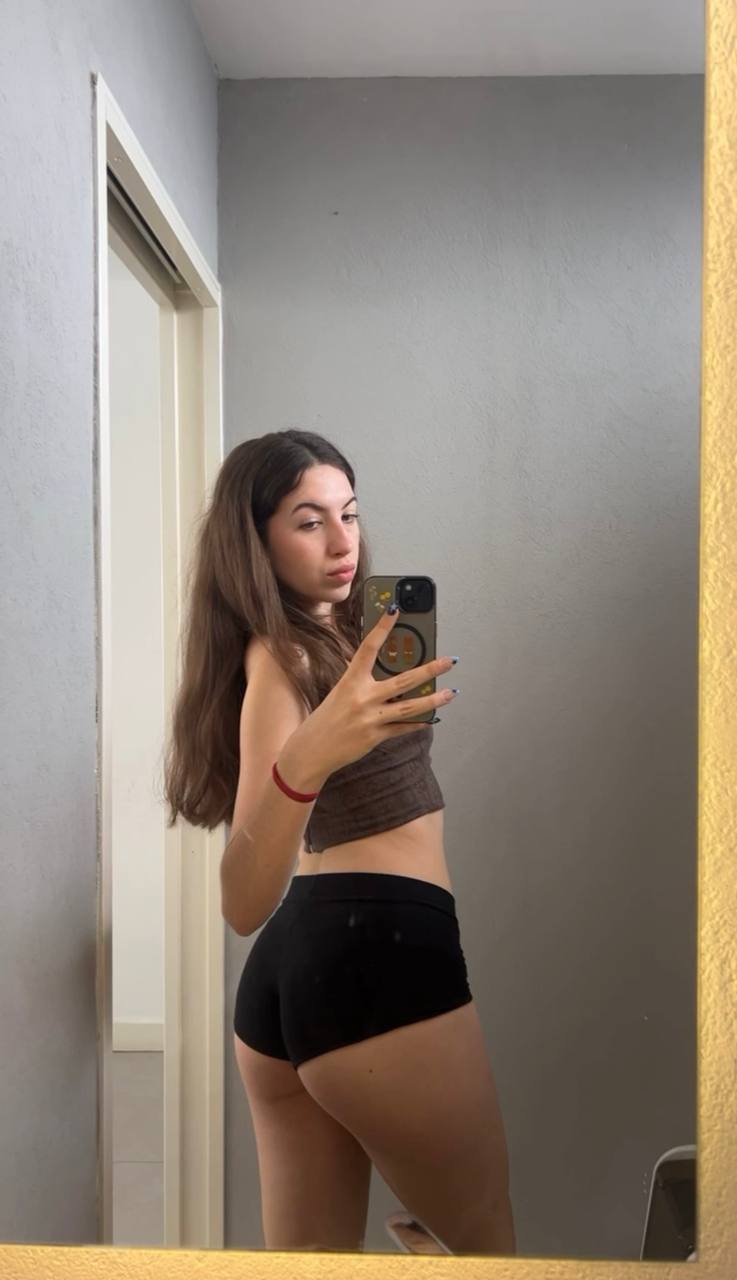 Amber in her underwear in Riyadh