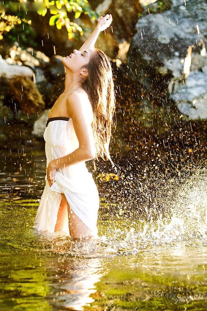 Join Marie Avgeropoulos live — chat now