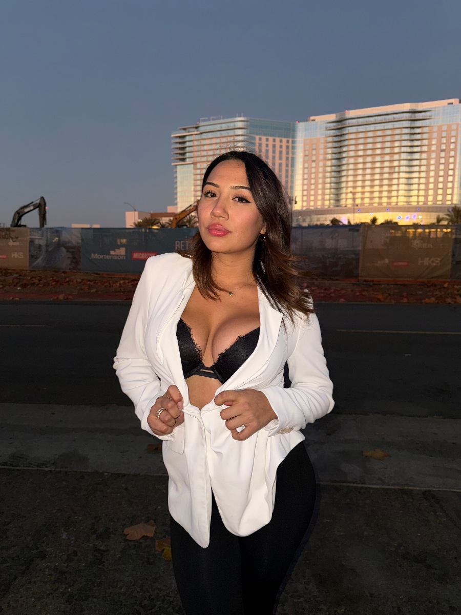 Take a pause and enjoy Ali Cruz — streaming from Riyadh