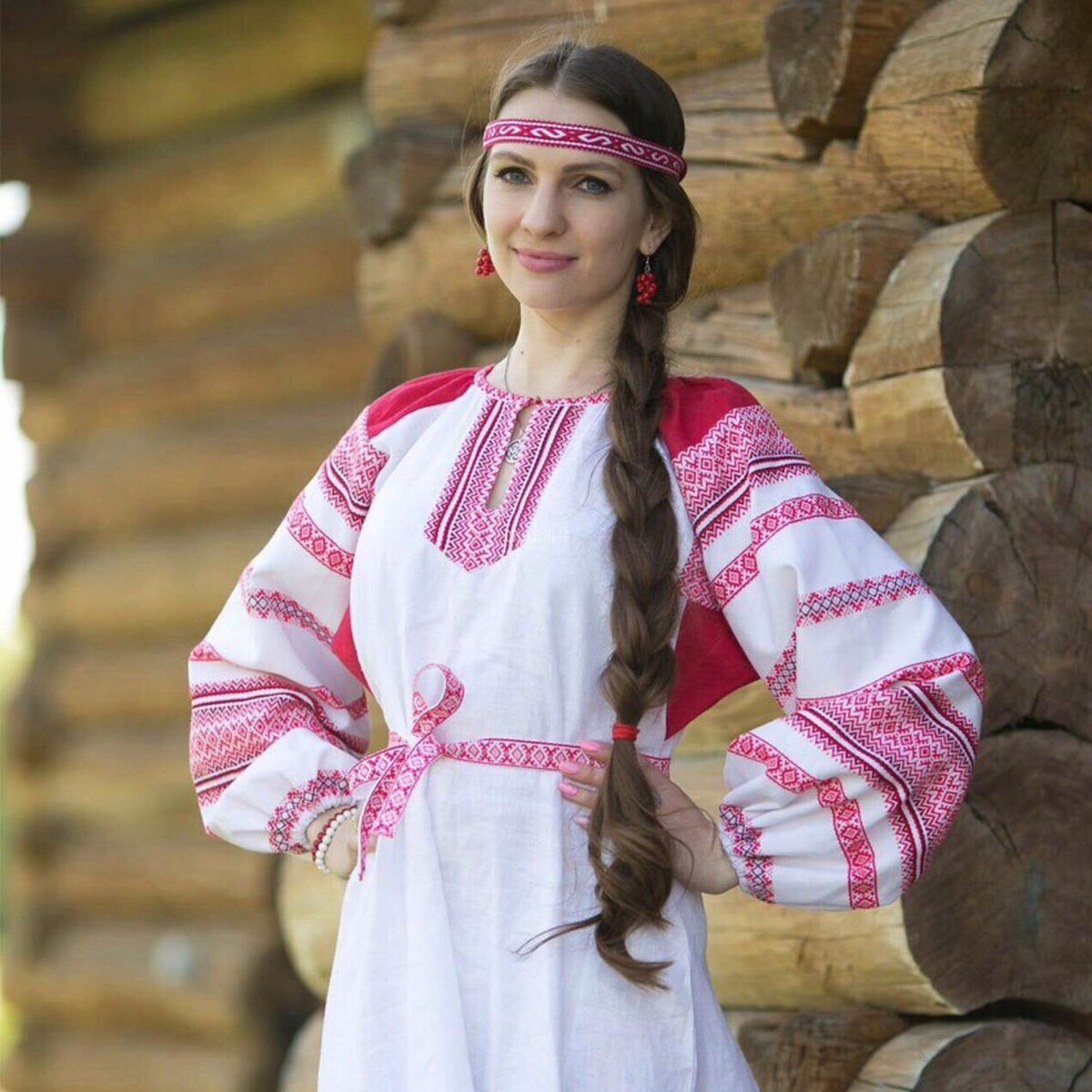 Girls in Slavic costumes brings the glow — live moments in Riyadh