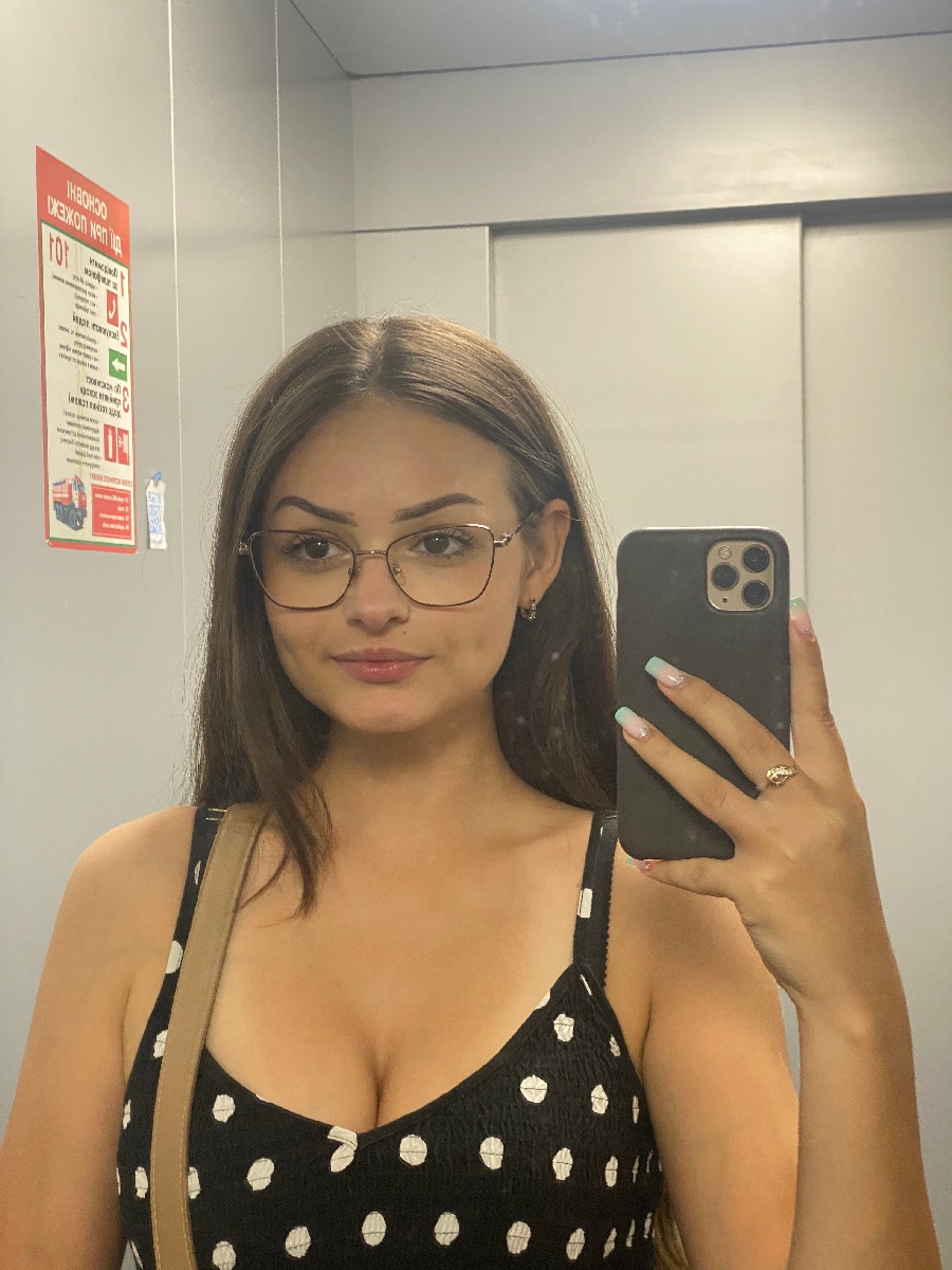 Sexy model Stacy in Riyadh